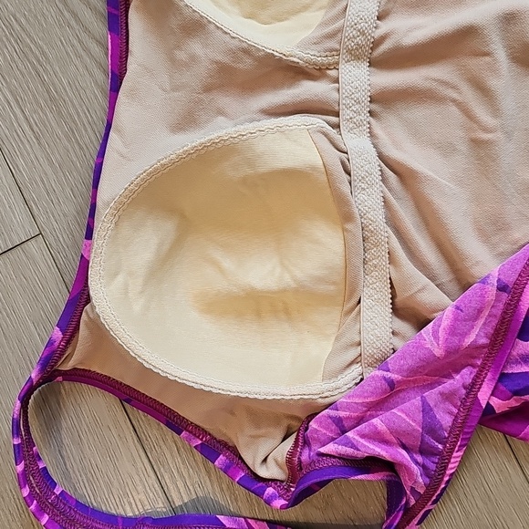 Speedo Deep Curved Back Hem One Piece Swim Suit, Size 18 - Picture 7 of 12